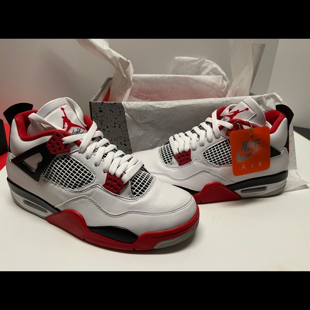 Air Jordan 4 fire red